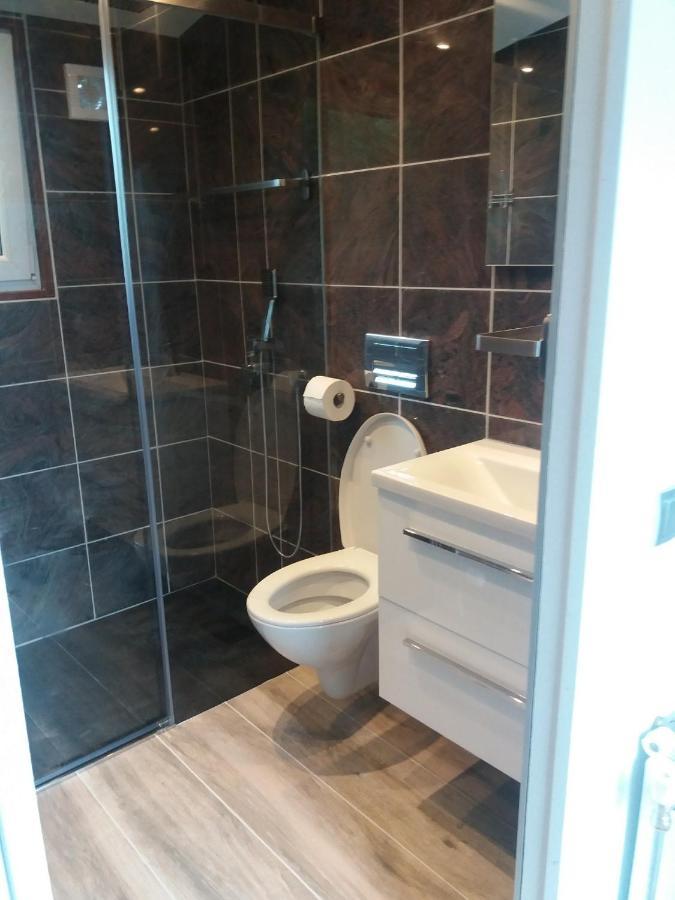 Luxe Bungalow Op Rustig Vakantiepark. Dronrijp المظهر الخارجي الصورة