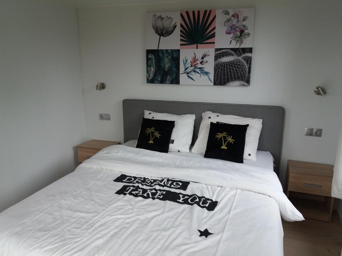 Luxe Bungalow Op Rustig Vakantiepark. Dronrijp المظهر الخارجي الصورة